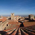 Casa Vargas Figueroa * Caces